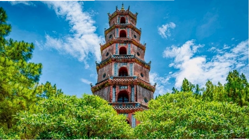 Chùa Thiên Mụ, biểu tượng tâm linh với Tháp Phước Duyên cao vút bên sông Hương