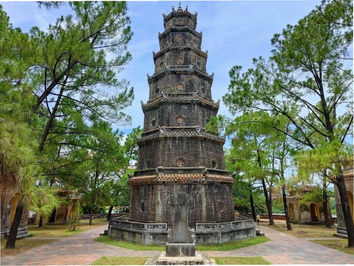 Chùa Thiên Mụ, ngôi chùa cổ kính soi bóng bên sông Hương