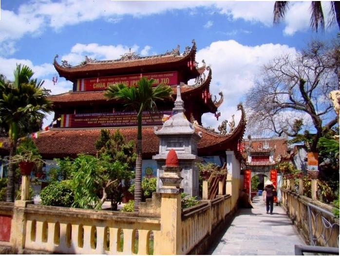 Chùa Trúc Lâm tự Tràng Kênh giữa không gian xanh mát