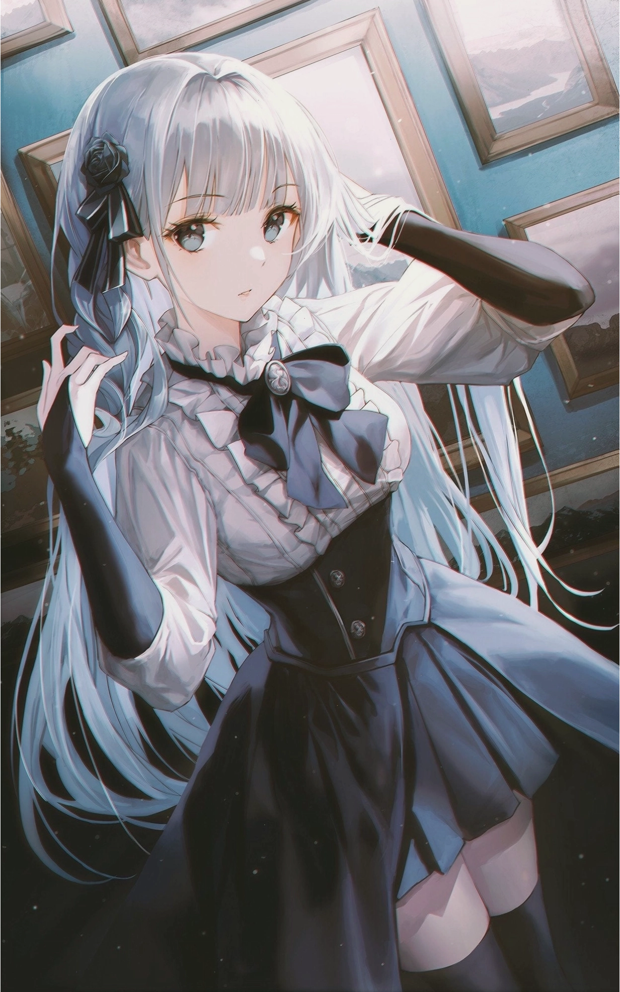 Cô gái anime trong trang phục chiến đấu với mái tóc trắng ngầu