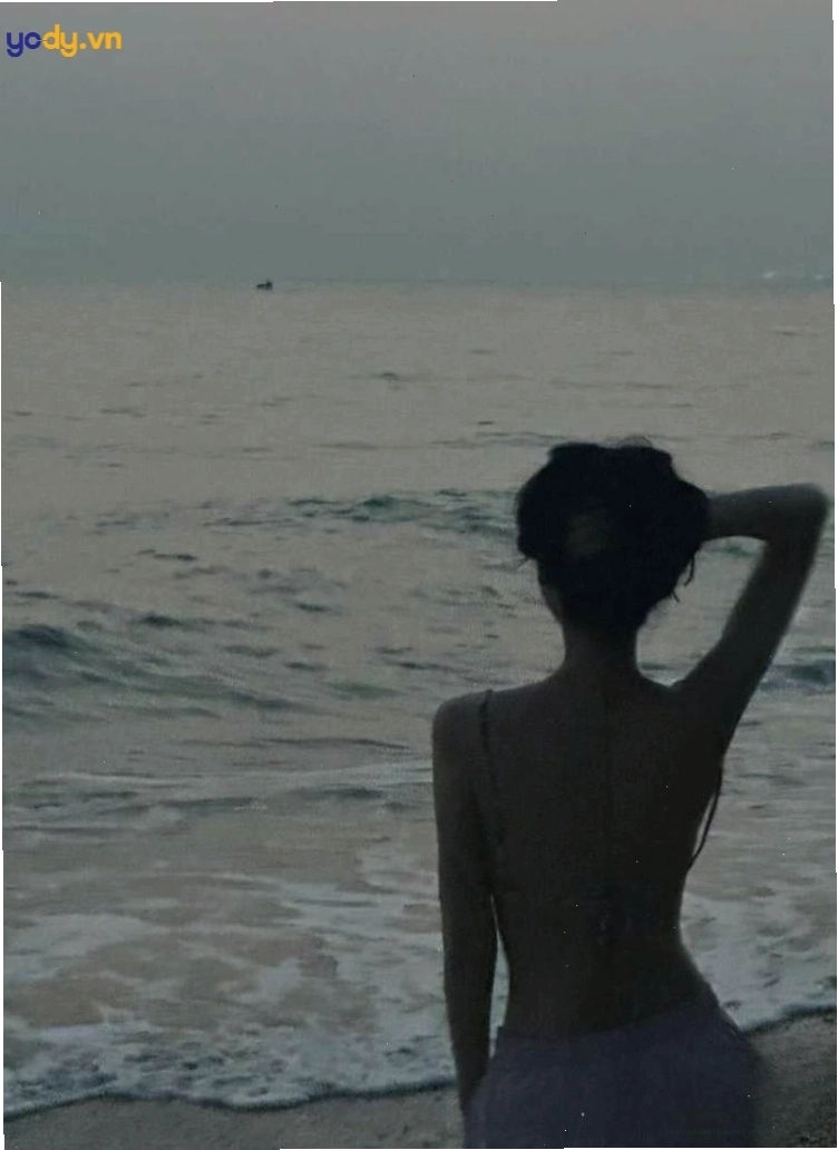 Cô gái cute với trang phục dễ thương quay lưng