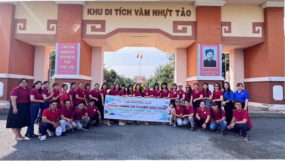 Cổng chào vào khu di tích Vàm Nhựt Tảo