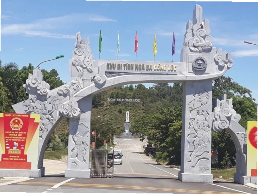 Cổng vào khu di tích lịch sử Ngã ba Đồng Lộc
