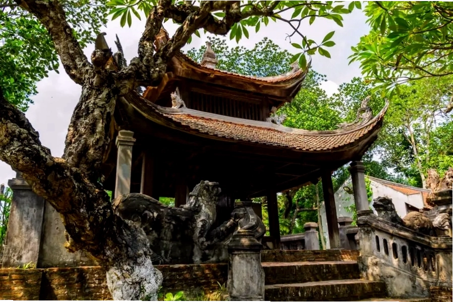 Đền Thượng trong khu di tích Thành Cổ Loa