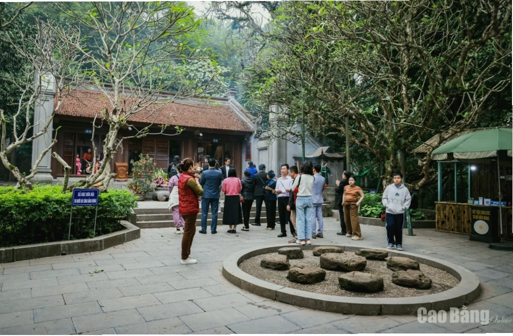 Đền Trung - nơi vua Hùng bàn việc nước