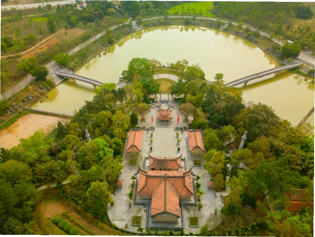 Di tích lịch sử Đền Hùng nhìn từ trên cao