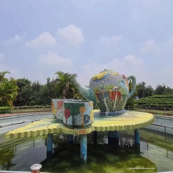 Đồi chè xanh mướt tại vùng Tân Cương, Thái Nguyên