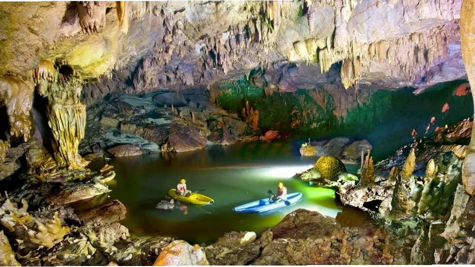 Động Phong Nha - Kẻ Bàng với hệ thống thạch nhũ triệu năm tuổi