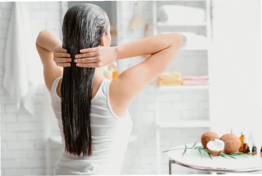Dùng sản phẩm chăm sóc tóc phù hợp giúp tóc tẩy uốn khỏe mạnh