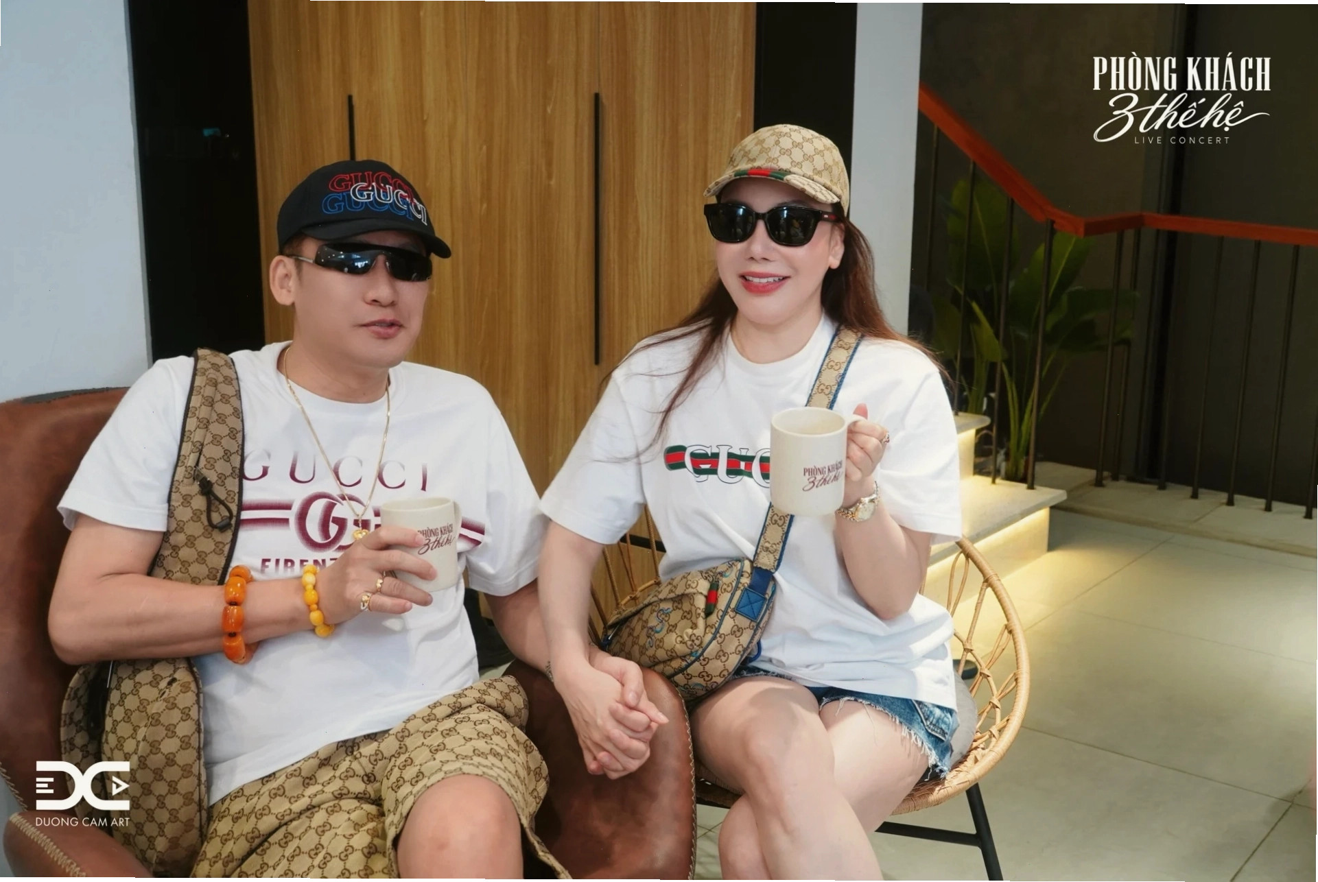 Hình ảnh một người phụ nữ đang tập luyện hoặc biểu diễn