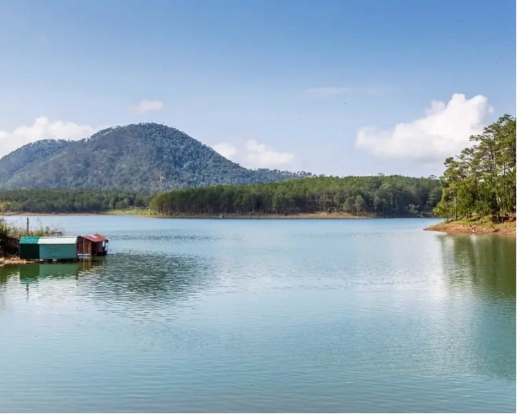 Hồ Tuyền Lâm Đà Lạt với vẻ đẹp thơ mộng và trữ tình