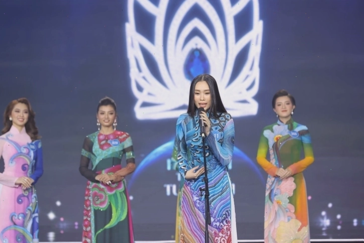 Hoa hậu Ban Mai trả lời phỏng vấn
