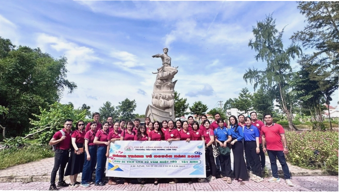 Hoa viên trong khu di tích