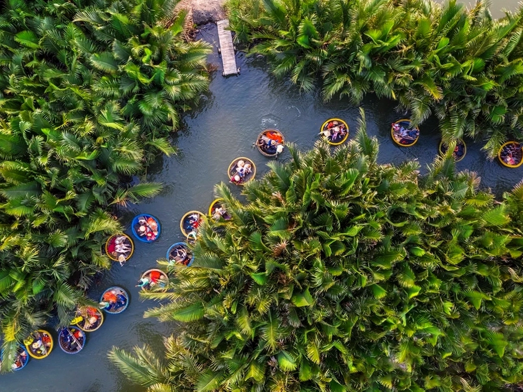 Hoàng hôn thơ mộng trên Đầm Chuồn
