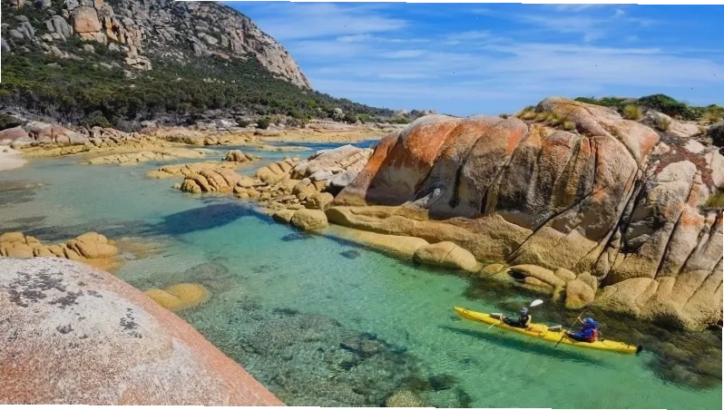 Hoạt động chèo thuyền Kayak tại Bãi Sao