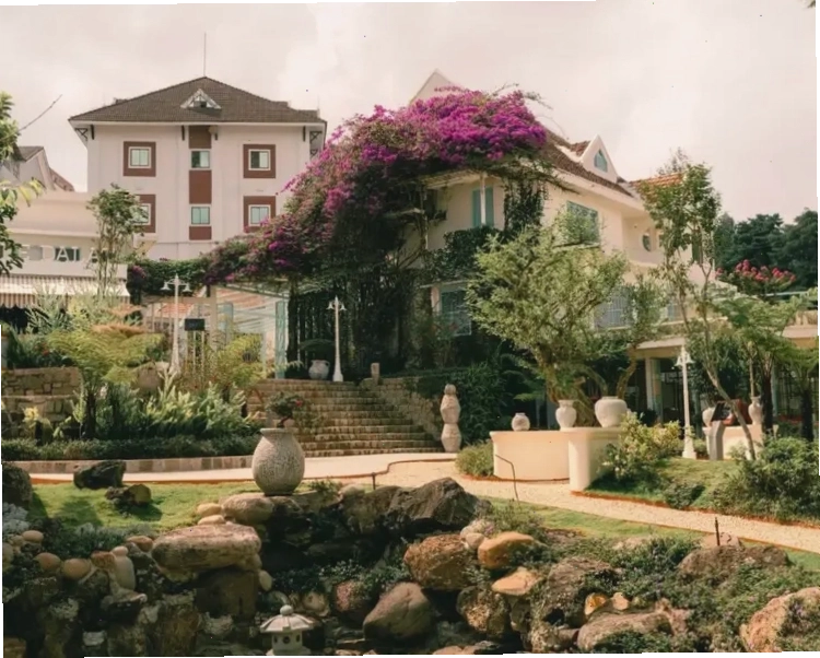 Không gian kiến trúc Pháp cổ tại Madame de Dalat