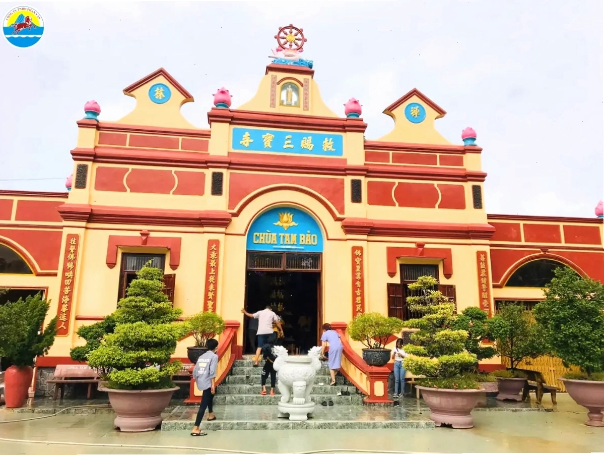 Không khí nhộn nhịp tại chợ đêm Hà Tiên với nhiều món ăn hấp dẫn