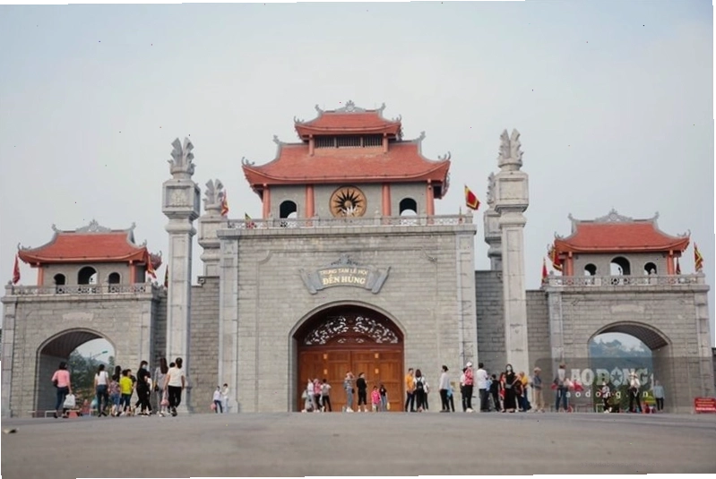 Khu di tích lịch sử Đền Hùng uy nghiêm và cổ kính