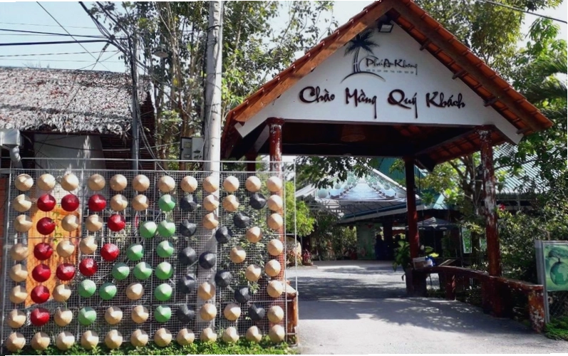 Khu du lịch sinh thái Phú An Khang với cảnh quan sông nước