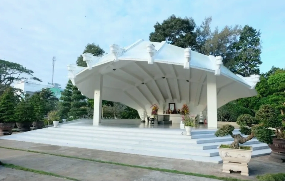 Khu lăng mộ Cụ Phó Bảng Nguyễn Sinh Sắc tại Đồng Tháp