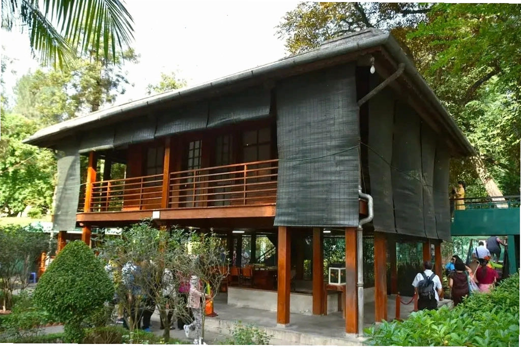 Khu lưu niệm Chủ tịch Hồ Chí Minh tại Phủ Chủ tịch