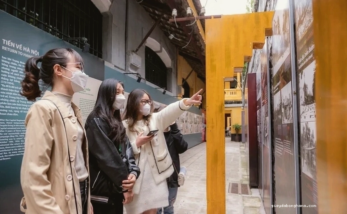 Khu trưng bày hiện vật tại Nhà tù Hỏa Lò