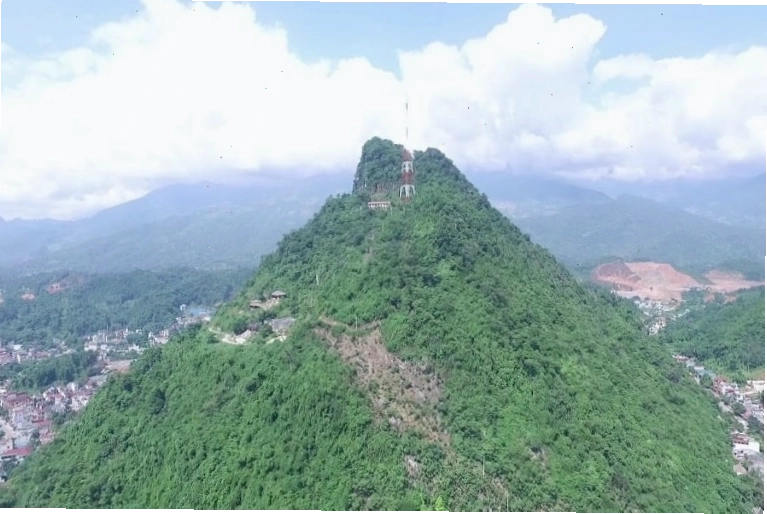 Khung cảnh hùng vĩ nhìn từ Đèo Mã Pí Lèng