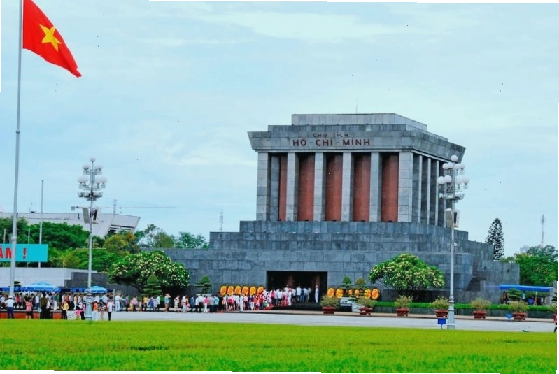 Khuôn viên Lăng Chủ tịch Hồ Chí Minh