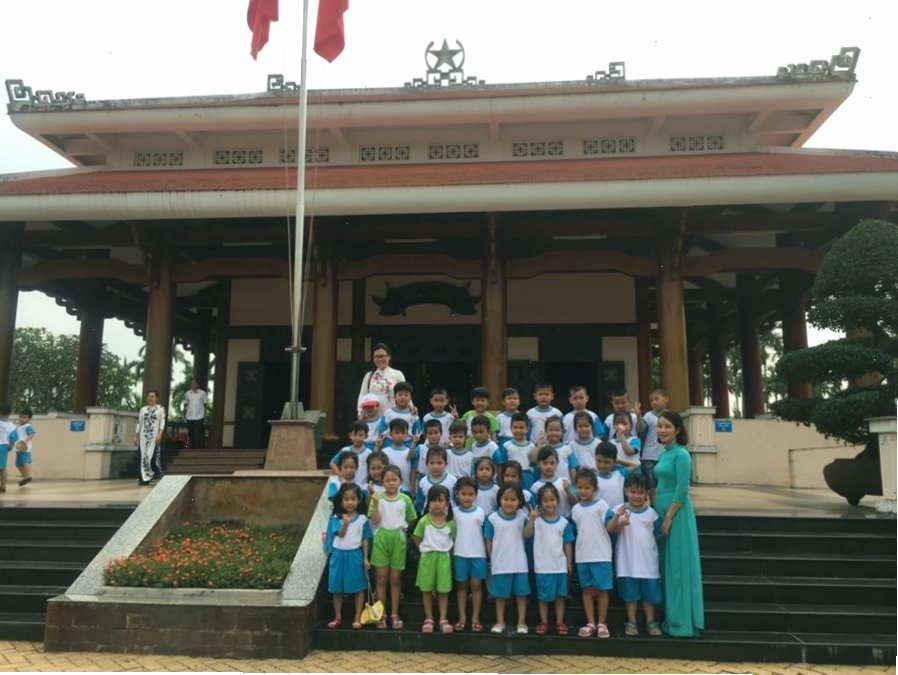 Khuôn viên xanh mát tại di tích Ngã Ba Giồng
