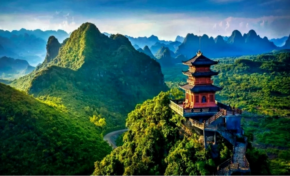 Kiến trúc hoành tráng của Chùa Tam Chúc nhìn từ xa