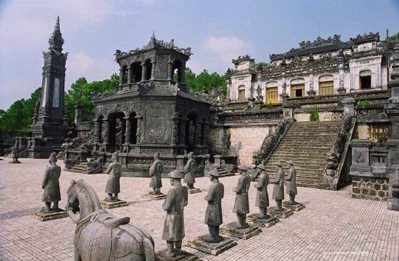 Kiến trúc lăng tẩm các vị vua triều Nguyễn tại Huế