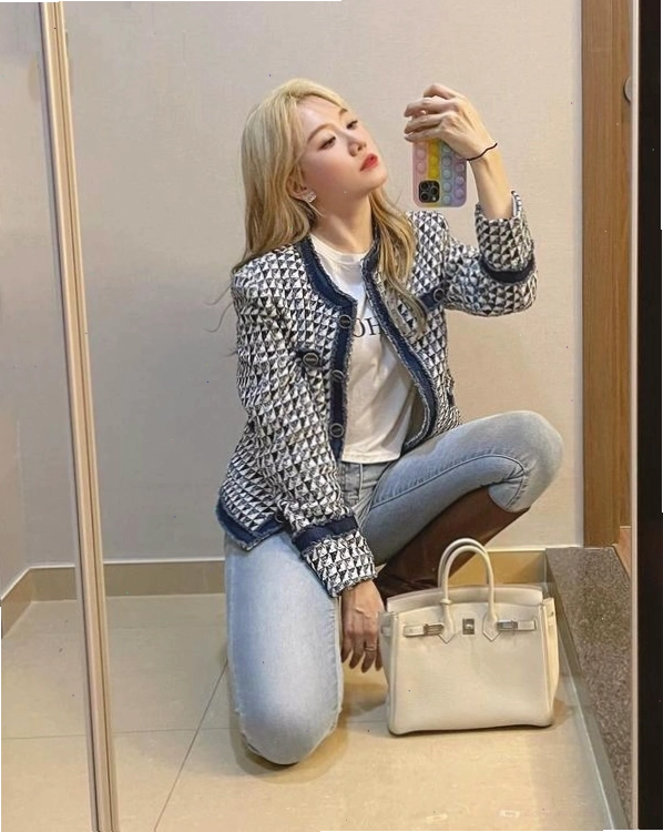 Kiểu tóc mái thưa của Hari Won