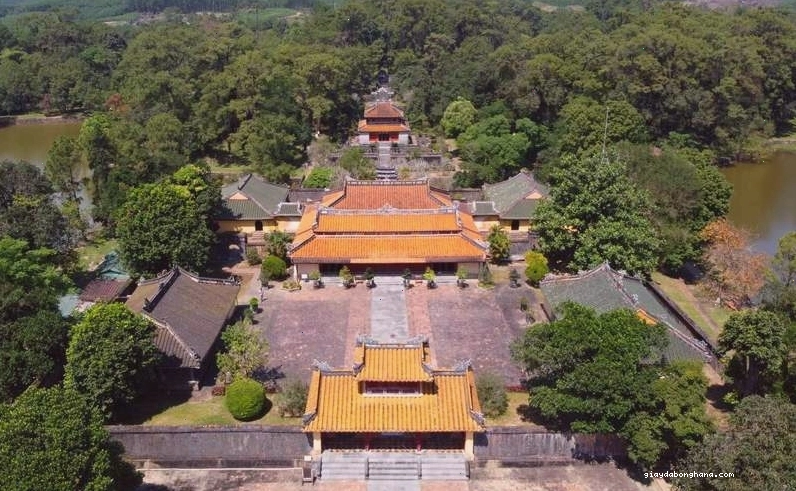 Lăng Minh Mạng, công trình kiến trúc đối xứng và uy nghi
