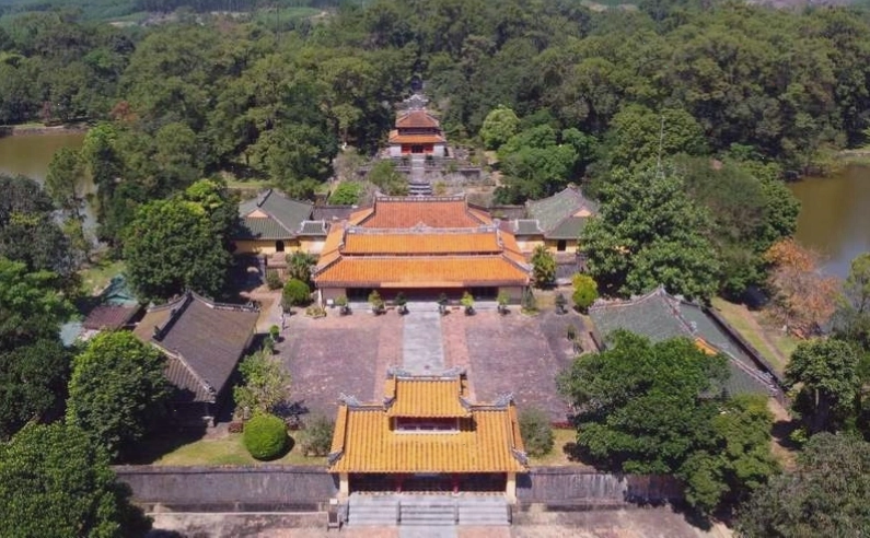 Lăng Minh Mạng với kiến trúc cân đối và hài hòa