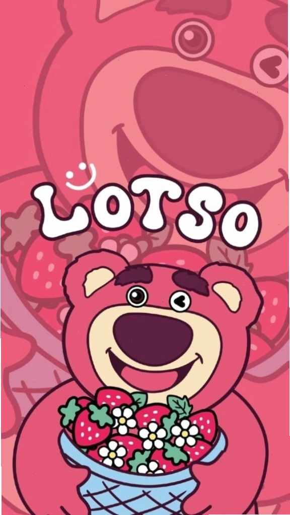 Lotso ôm hoa dâu cười tươi nhẹ