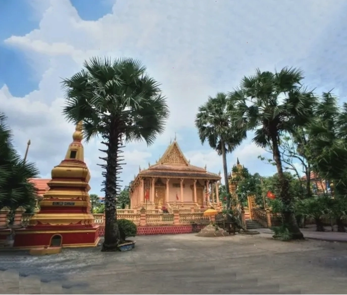 Mặt chính diện Chùa Kh'leang với kiến trúc Khmer cổ điển