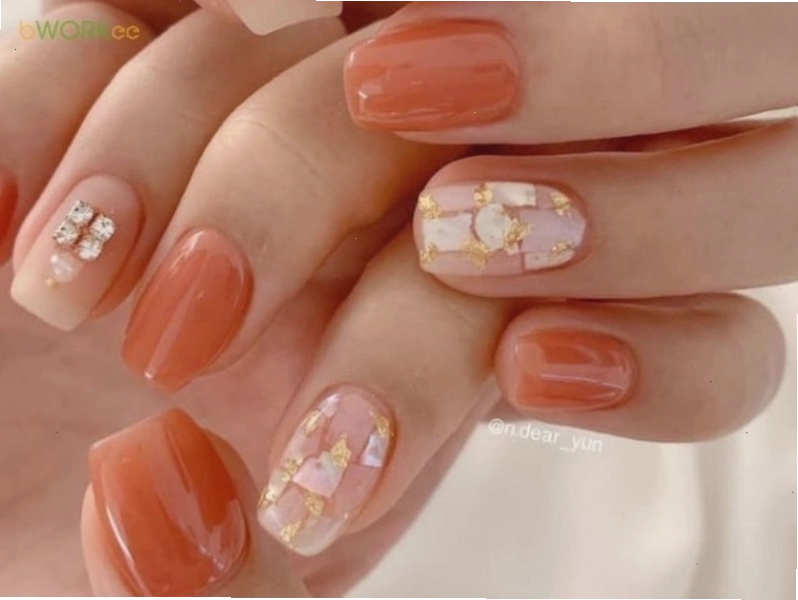Mẫu nail màu đỏ cam trẻ trung và năng động