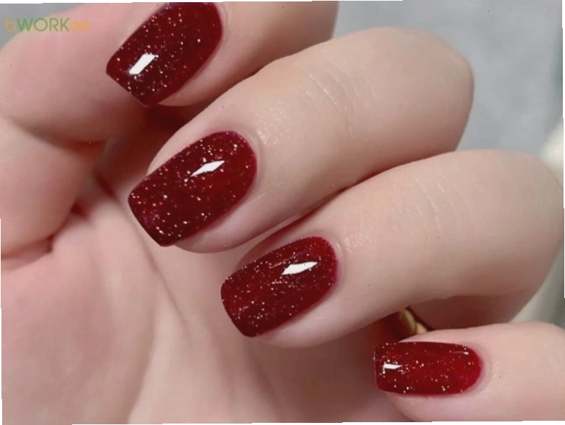 Mẫu nail màu đỏ thạch trong suốt và nhẹ nhàng