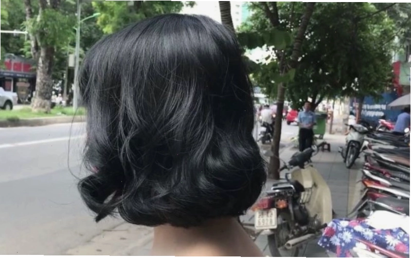 Màu tóc than chì mới lạ, hiện đại và tạo cảm giác mượt mà