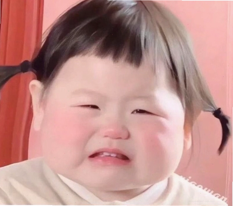 Meme em bé khóc với biểu cảm đáng yêu
