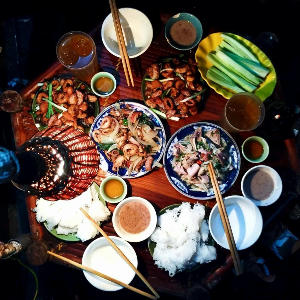 Món lòng rán hấp dẫn tại phố cổ