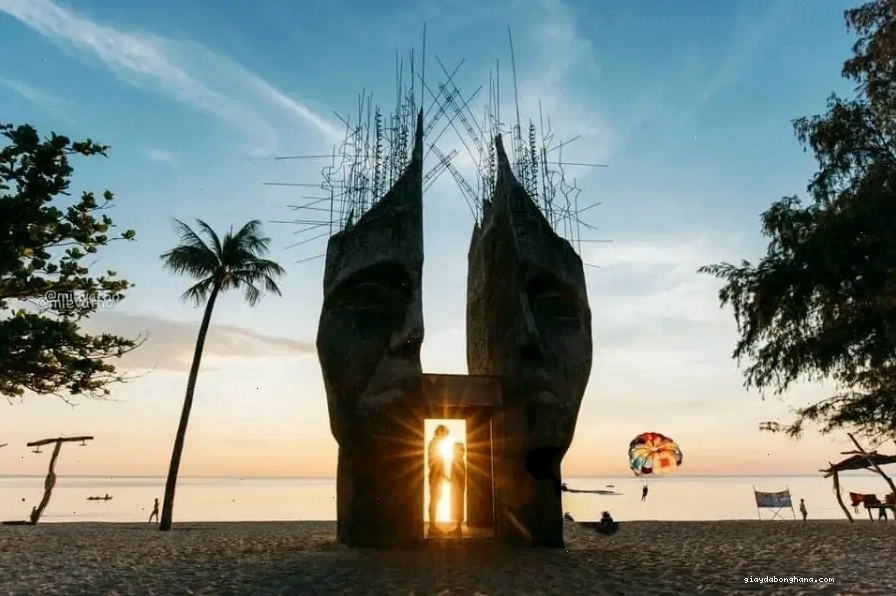 Ngắm hoàng hôn lãng mạn tại Sunset Sanato Beach Club