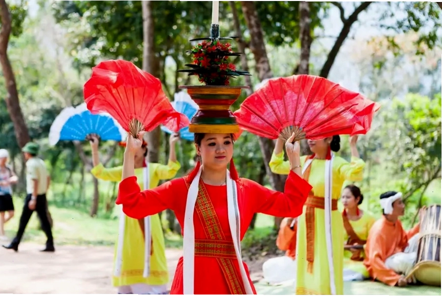 Nghệ sĩ biểu diễn múa Chăm tại Thánh địa Mỹ Sơn
