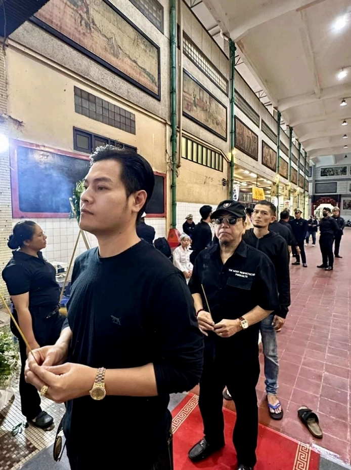 Nghệ sĩ tiễn đưa nghệ sĩ hài Bắc Hải về nơi an nghỉ cuối cùng