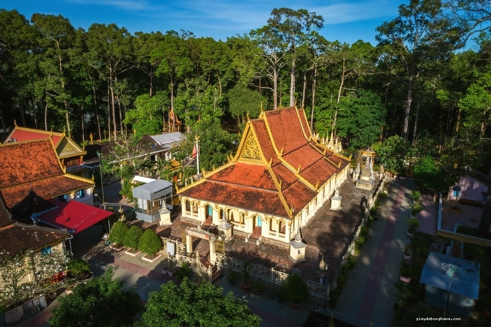 Ngôi chùa Âng cổ kính với kiến trúc Khmer đặc trưng