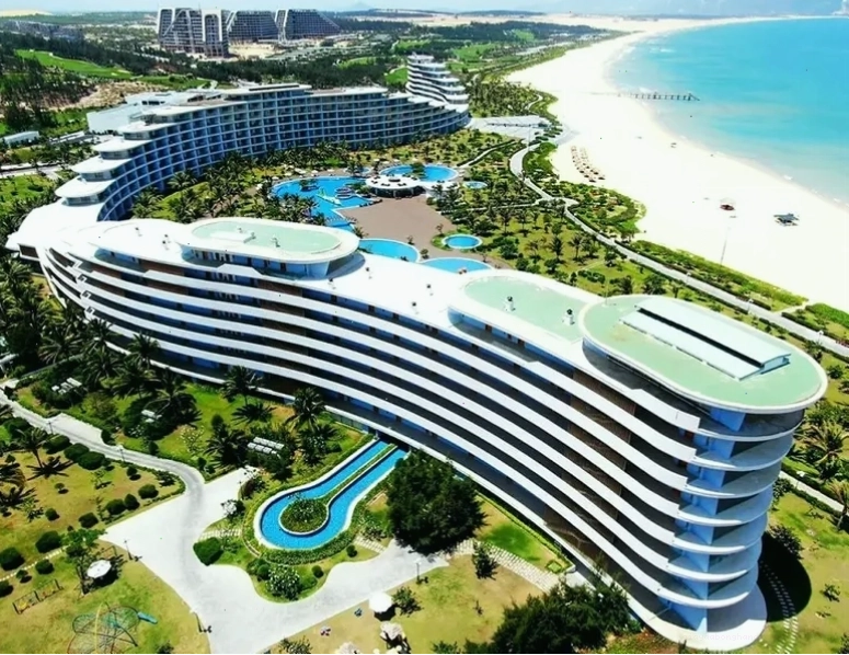 Ngọn hải đăng Cù Lao Xanh và vẻ đẹp biển đảo hoang sơ
