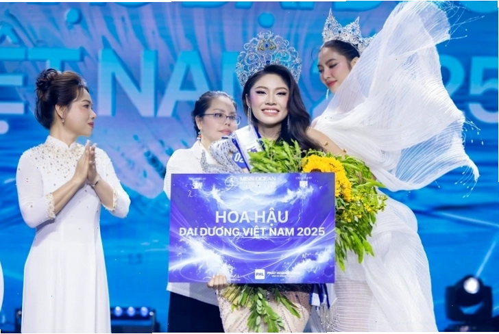 Nguyễn Thanh Thảo khoe nhan sắc rạng rỡ trong đêm đăng quang Hoa hậu Đại dương Việt Nam 2025