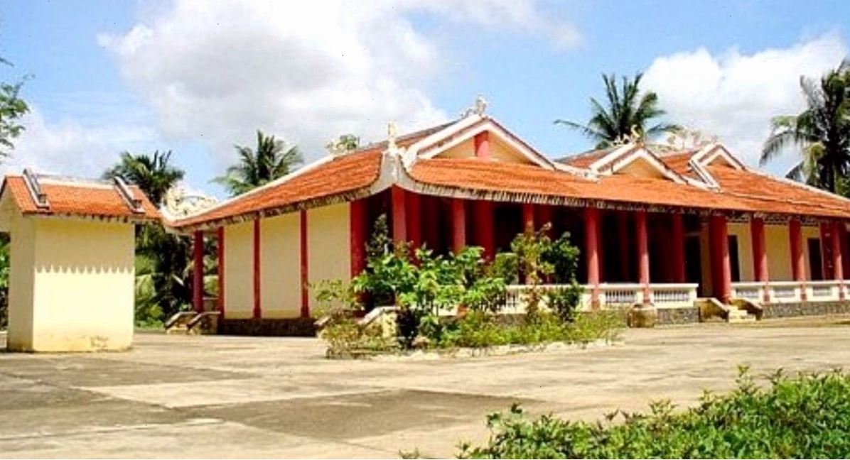 Nhà truyền thống trong khu di tích Đồng Khởi Bến Tre