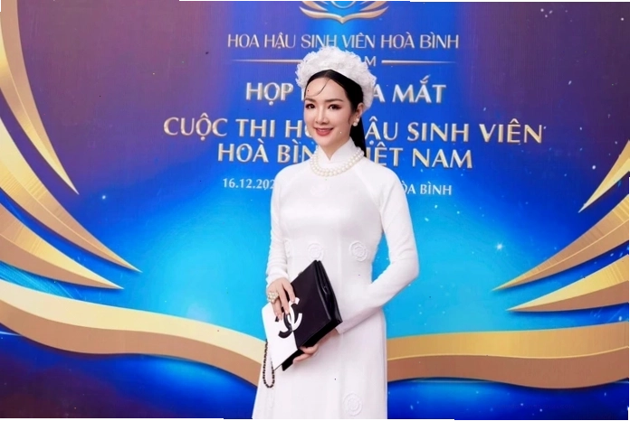 Nhan sắc trẻ trung của Hoa hậu Giáng My ở tuổi 52