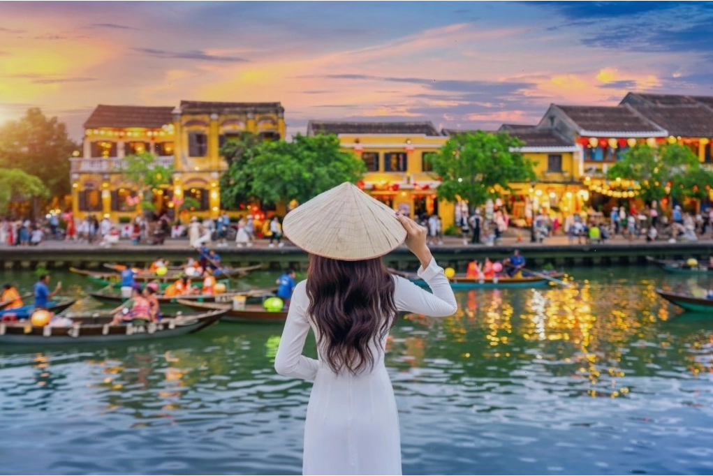 Những ngôi nhà cổ kính soi bóng bên sông Hoài tại Phố cổ Hội An
